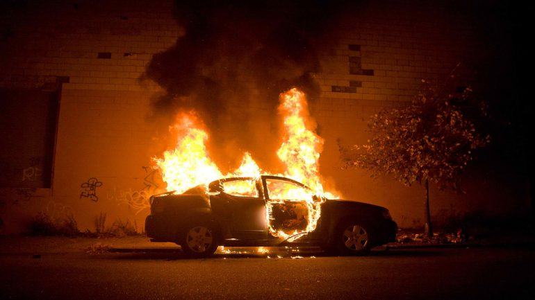 Περιπέτεια για γνωστό λυράρη : Η πρώην ... του έκαψε το αυτοκίνητο !