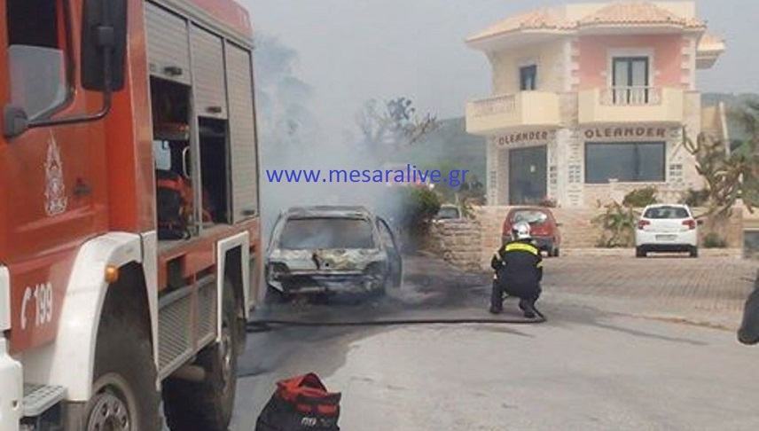 Τρόμος για οικογένεια στο Καλαμάκι, όταν το αυτοκίνητο που επέβαινε τυλίχτηκε στις φλόγες.