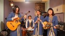 Οι Ιάπωνες Pyramidos τραγουδούν «Μπήκαν τα γίδια»!