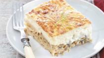 Σουφλέ με πέννες, μανιτάρια και μπεσαμέλ