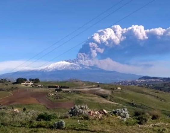 Εξερράγη το ηφαίστειο της Αίτνας