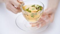 Γαστροοισοφαγική παλινδρόμηση (καούρα): Τι να πιείτε για να ηρεμήσει το στομάχι σας