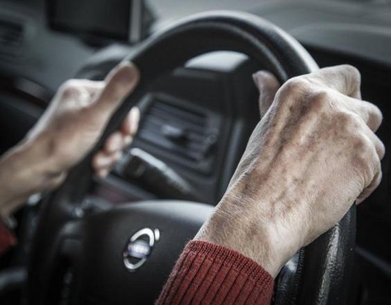 Δίπλωμα οδήγησης: Πόσα θα πληρώσουν οι οδηγοί άνω των 74 ετών