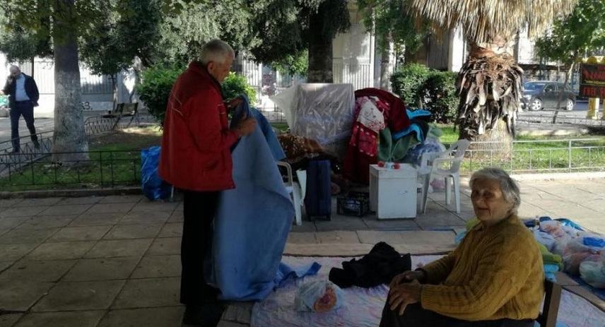 Eλλάδα:Η συγκινητική ιστορία δύο ηλικιωμένων που έμειναν άστεγοι μετά απο έξωση
