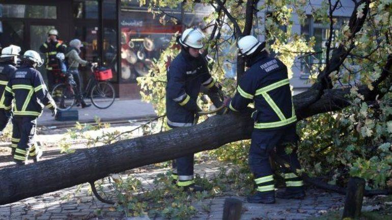 Η κακοκαιρία στοίχισε τη ζωή σε έξι ανθρώπους στην κεντρική και τη βόρεια Ευρώπη