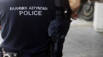 «Πλάκωσε» τους αστυνομικούς στο ξύλο