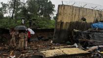 Πλημμύρες στην Ινδία: 15 νεκροί μετά από κατάρρευση τοίχου πάνω σε παράγκες