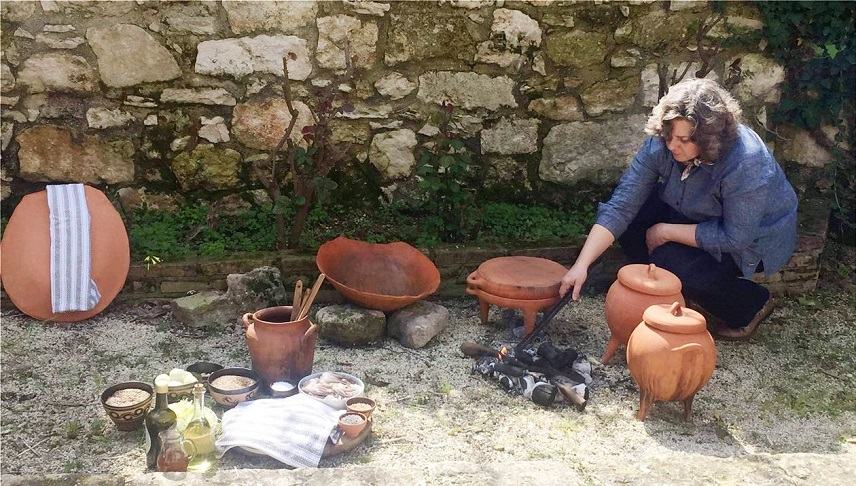 Η Αμερικανίδα που “ταξιδεύει” με τη μαγειρική της  στη Μινωική Κρήτη!