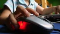 Έρευνα αποκαλύπτει τις διαδικτυακές απειλές για τα παιδιά.