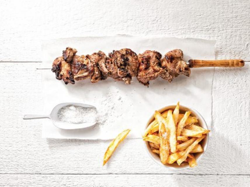 Κοντοσούβλι προβατίνας σε γιαουρτόγαλο