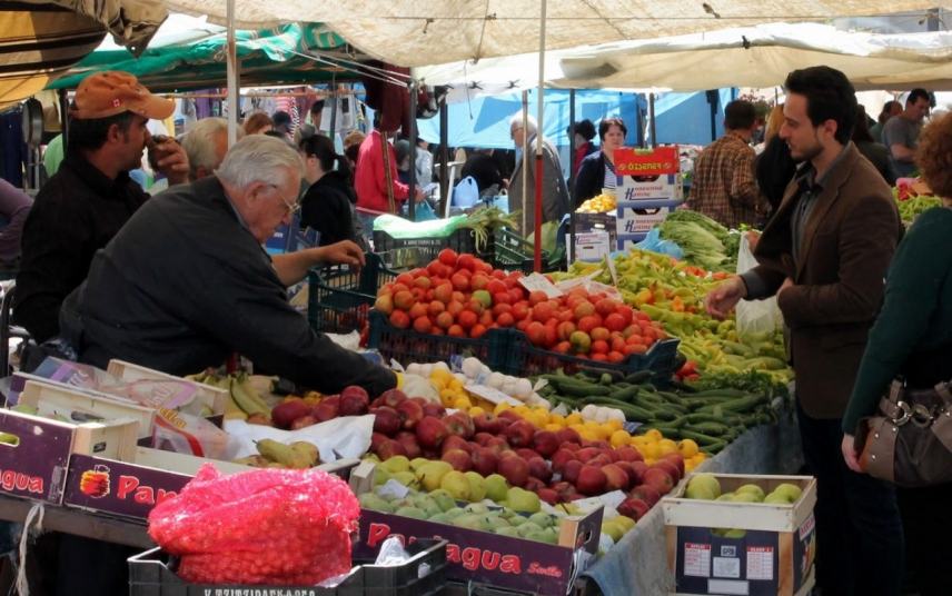 Κύκλωμα πουλούσε προστασία στις λαϊκές αγορές