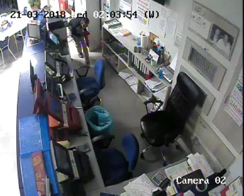 Κλέφτης αίλουρος μπήκε από το παράθυρο του μπάνιου σε Πρακτορείο ΟΠΑΠ στο Τυμπάκι