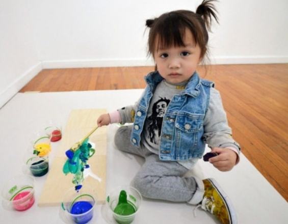 Είναι μόλις 2 χρονών και οι πίνακες της αξίζουν μια περιουσία