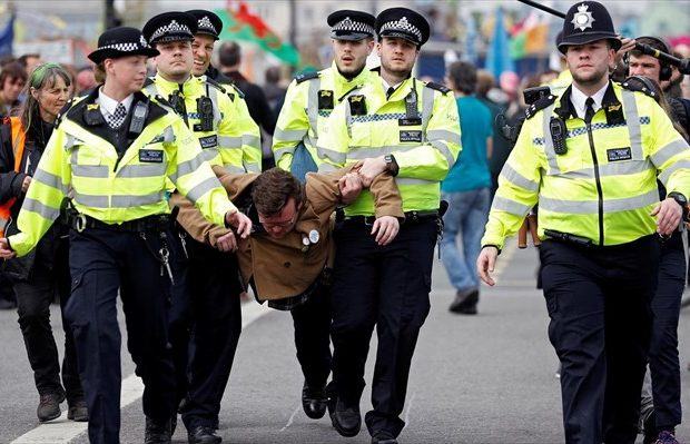 Εκατοντάδες συλλήψεις στο Λονδίνο