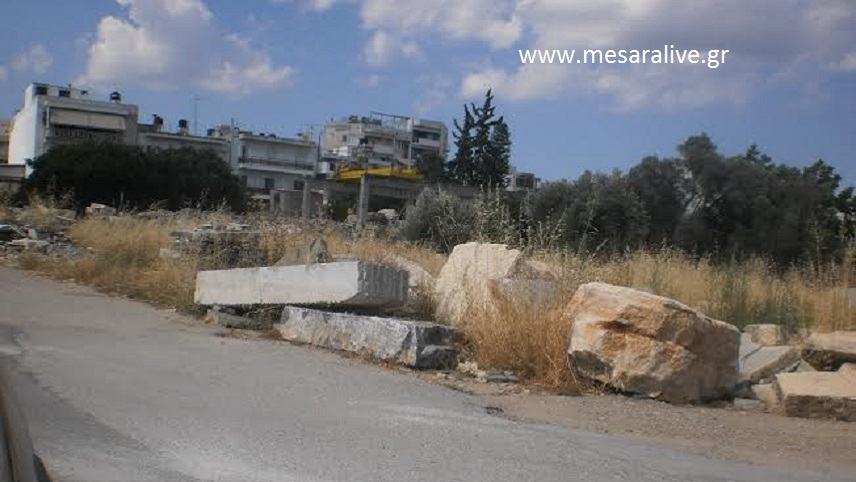 Ένα εγκαταλελειμμένο εργοτάξιο θυμίζει ο δρόμος προς το Κοιμητήριο των Μοιρών…