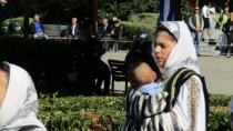 Ελλάδα:Αυτή η μαμά παρήλασε μαζί με το μωρό της