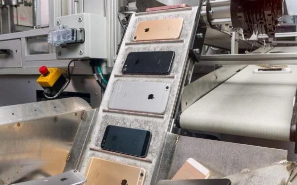 Η Apple προχωρά σε επιδιόρθωση του iPhone 12 υπό την απειλή πανευρωπαϊκής απόσυρσης της συσκευής