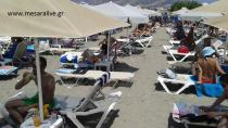 Λίστες “αναμονής” για ένα σετ, ξαπλώστρα και ομπρέλα, στην παραλία του Κόκκινου Πύργου Τυμπακίου!