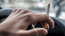 Πρόστιμο 1.500 ευρώ σε όποιον καπνίζει στο αυτοκίνητο (και ηλεκτρονικό τσιγάρο) ενώ είναι μέσα παιδί