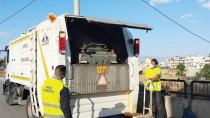 Στους δρόμους απορριμματοφόρα για το τιτάνιο έργο αποκομιδής