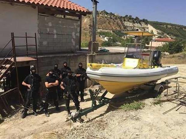 «Λαβράκι»: Ποιοι βρίσκονται πίσω από την κλοπή του σκάφους;