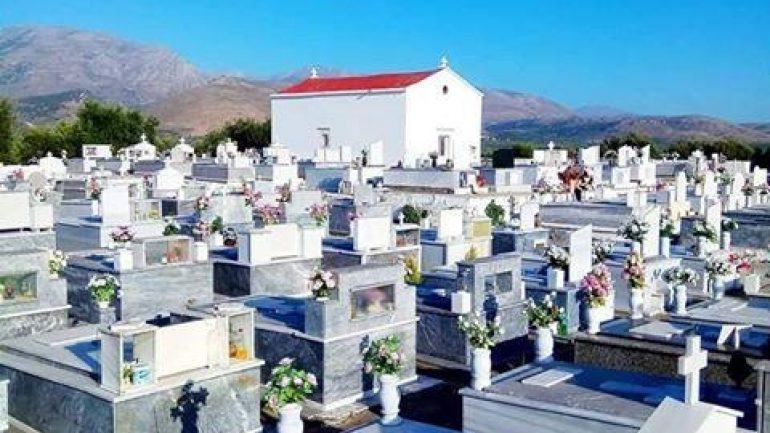 Ιερόσυλοι έκλεψαν τις καντηλοθήκες από το νεκροταφείο!