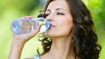 Νερό: Πόσο πρέπει να πίνετε - Πώς επηρεάζεται ο μεταβολισμός