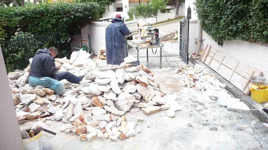 Ο Μαστρομανώλης διδάσκει τα μυστικά του χτισίματος της πέτρας