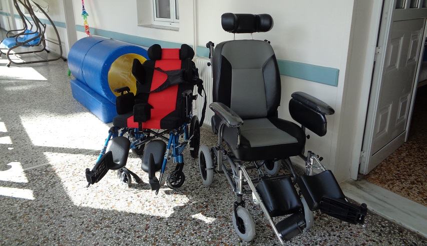 Δύο πολυμορφικά αναπηρικά αμαξίδια δώρο στο ΠΑΑΠΑΗΚ Πόμπιας