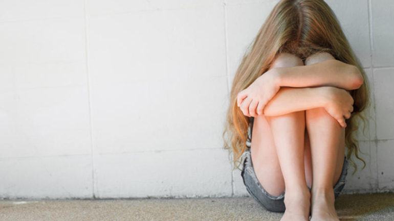 Σοκ και αποτροπιασμός για την “ειδική” θεραπεία στο 12χρονο κοριτσάκι
