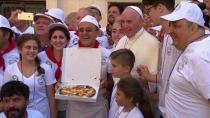 Πίτσα σε 1.500 αστέγους προσέφερε ο Πάπας Φραγκίσκος