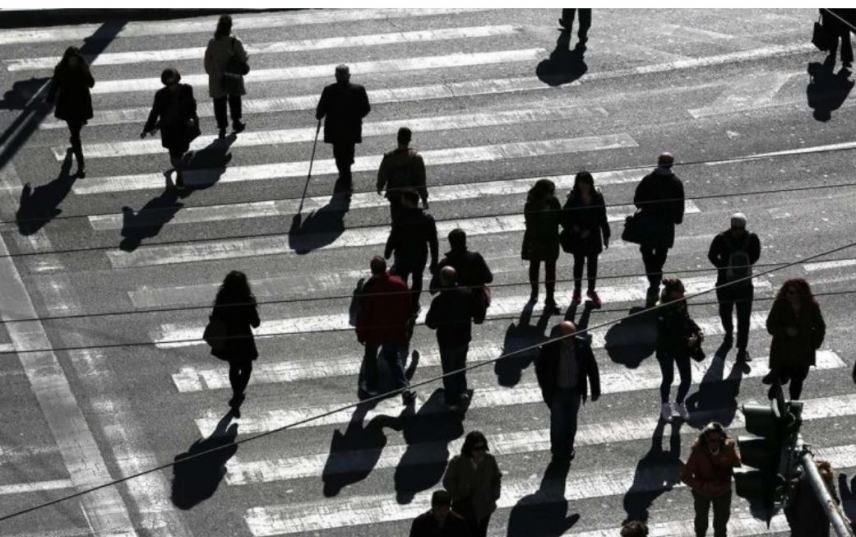 Έρευνα Metron Analysis για νέους: Το 70% αναβάλλει τα παιδιά λόγω οικονομικών δυσκολιών