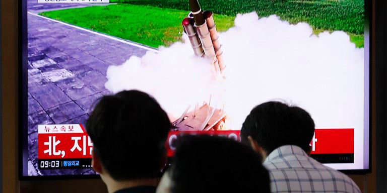 Η Βόρεια Κορέα εκτόξευσε νέους βαλλιστικούς πυραύλους