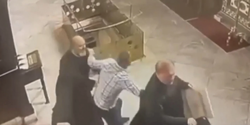 Αρχιμανδρίτης ξυλοκόπησε Μητροπολίτη μέσα σε ναό στην Κωνσταντινούπολη | Video