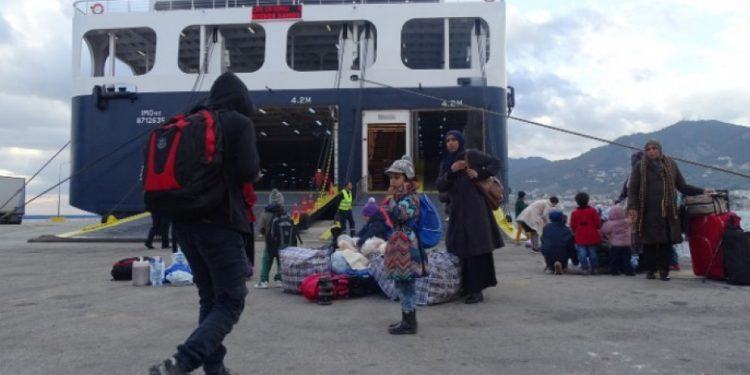 Αντιδρούν στην ηπειρωτική Ελλάδα με τους μετανάστες
