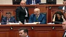 Πέταξαν μελάνι στον Έντι Ράμα