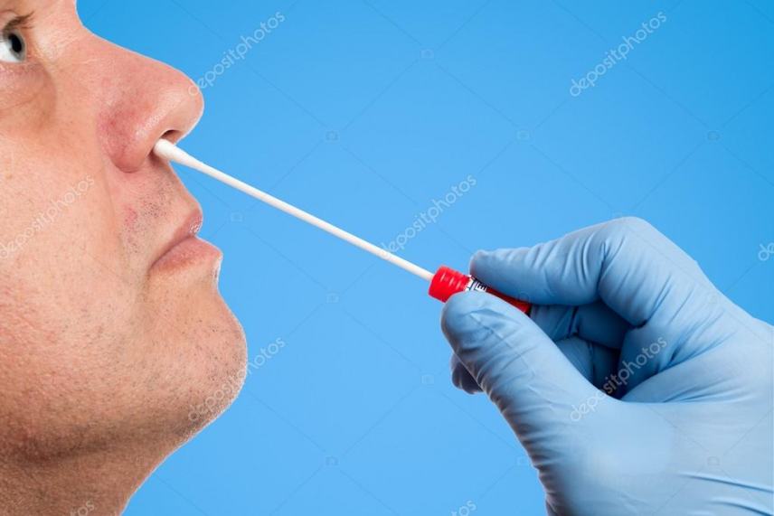 FDA – Μη χρησιμοποιείτε τα γρήγορα self test στον λαιμό αντί για τη μύτη