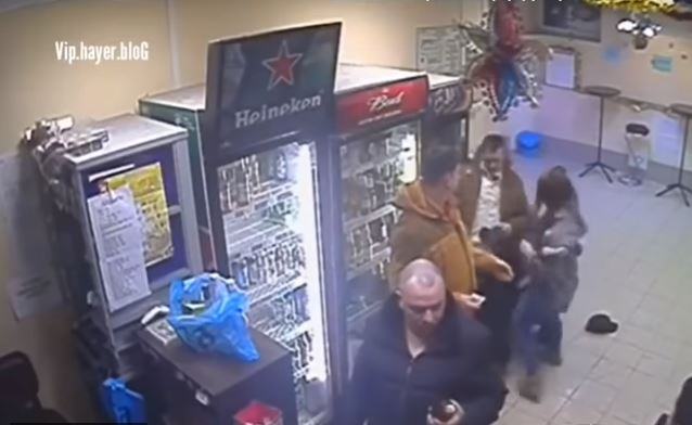 Ρωσίδα υπάλληλος βγάζει νοκ άουτ μεθυσμένο πελάτη! (βίντεο)