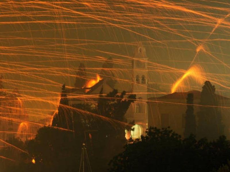 Ρουκετοπόλεμος Χίου: Σταματά ένα από τα διασημότερα έθιμα στη χώρα!