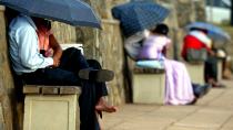 Γιατί μένουν οι άνθρωποι singles – Τι εξηγεί διάσημος οικονομολόγος