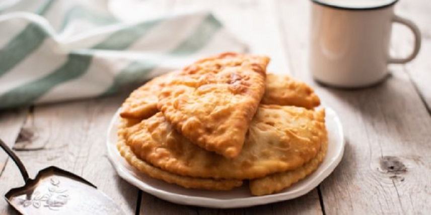 Χρυσαφένια και αφράτα τηγανόψωμα με φέτα