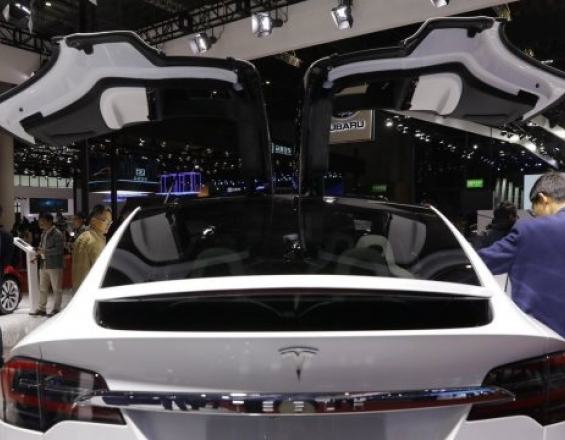 Στόλο από ρομπο-ταξί χωρίς οδηγό θα κυκλοφορήσει η Tesla!