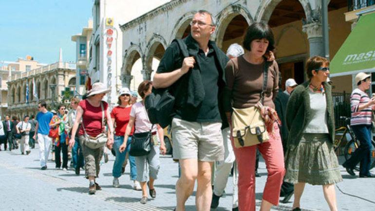 Πάσχα: Καταφθάνουν στην Κρήτη κατά χιλιάδες οι επισκέπτες