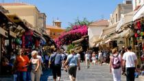 Τουρισμός:Πάνω από 20% η αύξηση αφίξεων και εσόδων την περασμένη τριετία