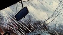 Σύγκρουση μηχανής με αυτοκίνητο στο Τυμπάκι στο νοσοκομείο ο οδηγός της μηχανής