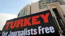 Πρόταση για ισόβια σε δύο δημοσιογράφους της Cumhuriyet