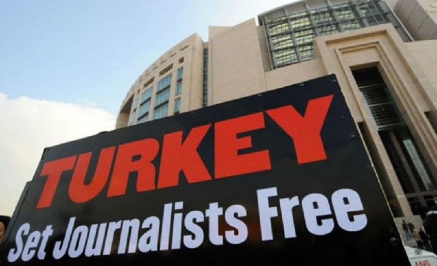 Πρόταση για ισόβια σε δύο δημοσιογράφους της Cumhuriyet
