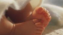 Επίδομα γέννας: Στην Βουλή το νομοσχέδιο για τα 2.000 ευρώ