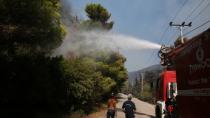Ελλάδα-Πυρκαγιές: Δραματική η κατάσταση στα Βίλια-Καίγονται σπίτια