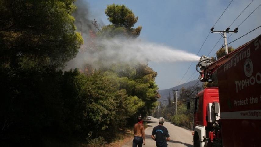 Ελλάδα-Πυρκαγιές: Δραματική η κατάσταση στα Βίλια-Καίγονται σπίτια